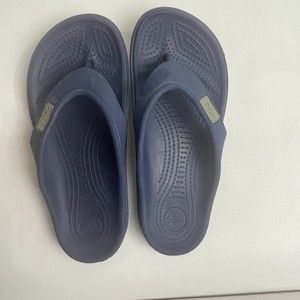croc blue thong sandal size 4 m- 6W